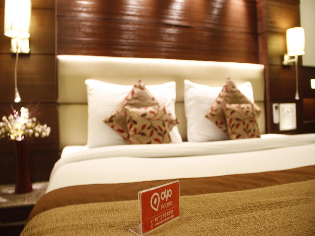 Oyo Premium Safdarjung Hotel New Delhi