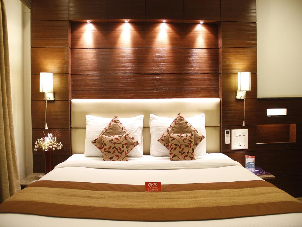 Oyo Premium Safdarjung Hotel