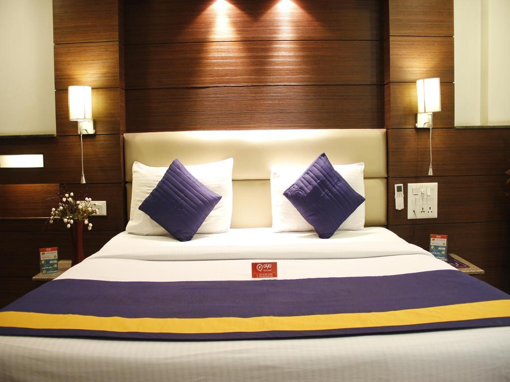 Hotel Oyo Premium Safdarjung 3*