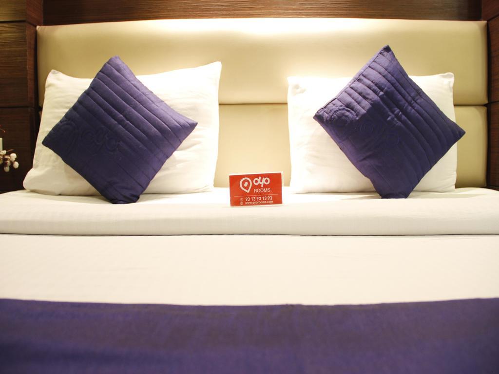 Oyo Premium Safdarjung Hotel New Delhi